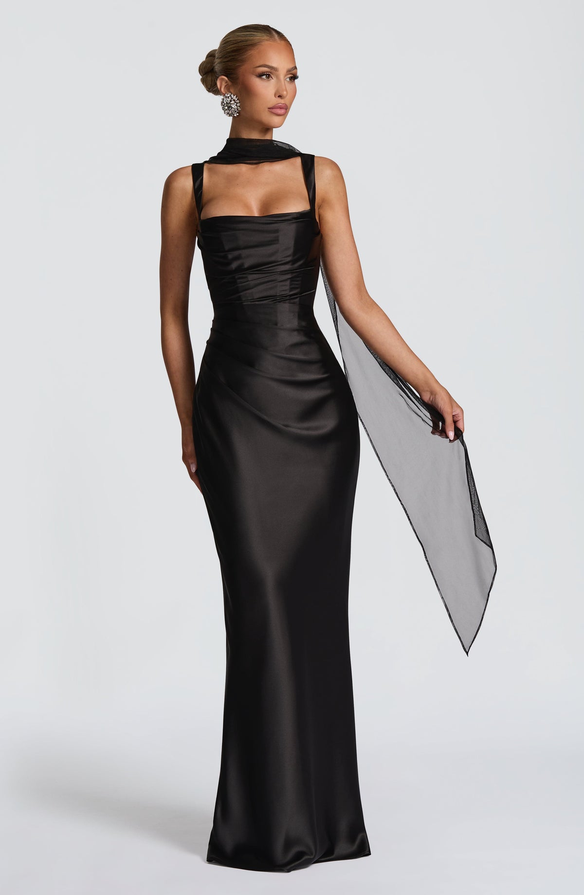 Carlota™ - Vestido Largo de Satén Negro