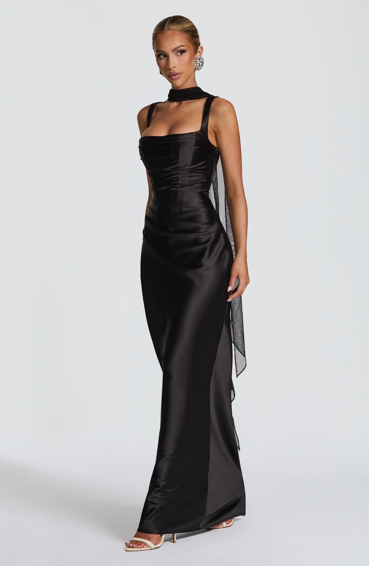 Carlota™ - Vestido Largo de Satén Negro