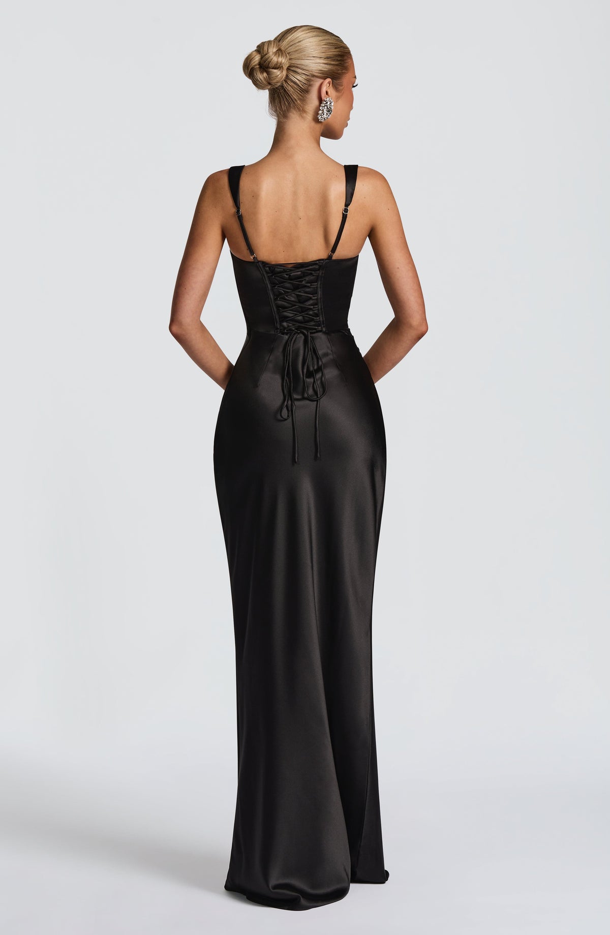 Carlota™ - Vestido Largo de Satén Negro
