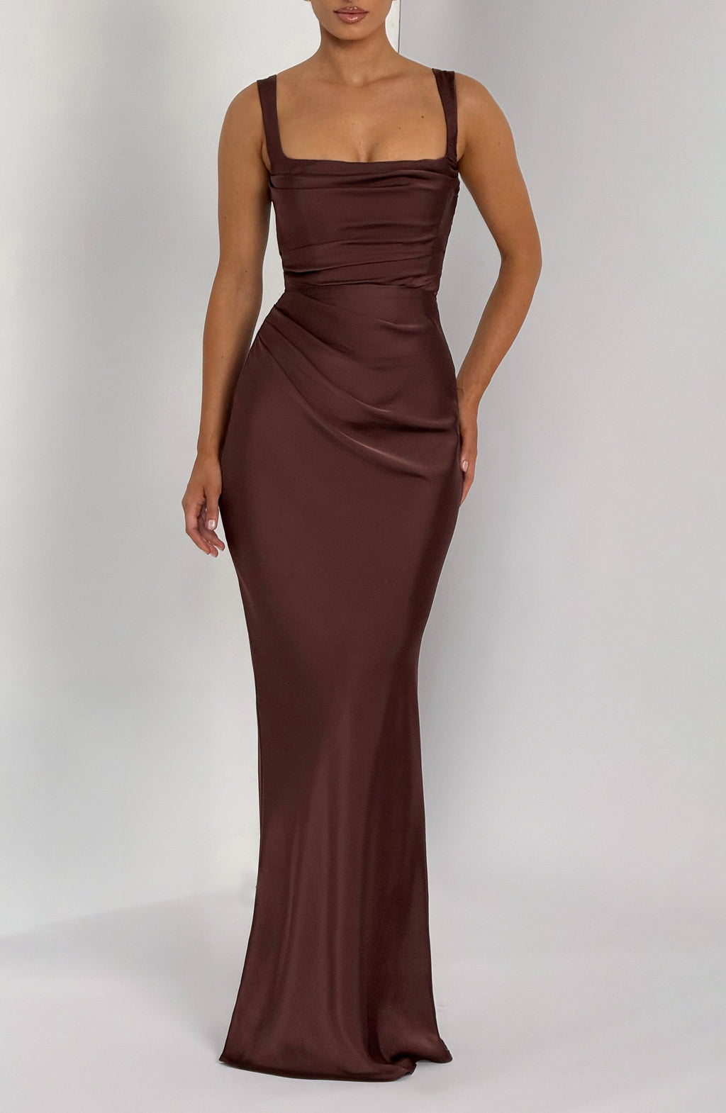 Carlota™ - Vestido Largo de Satén Ciruela