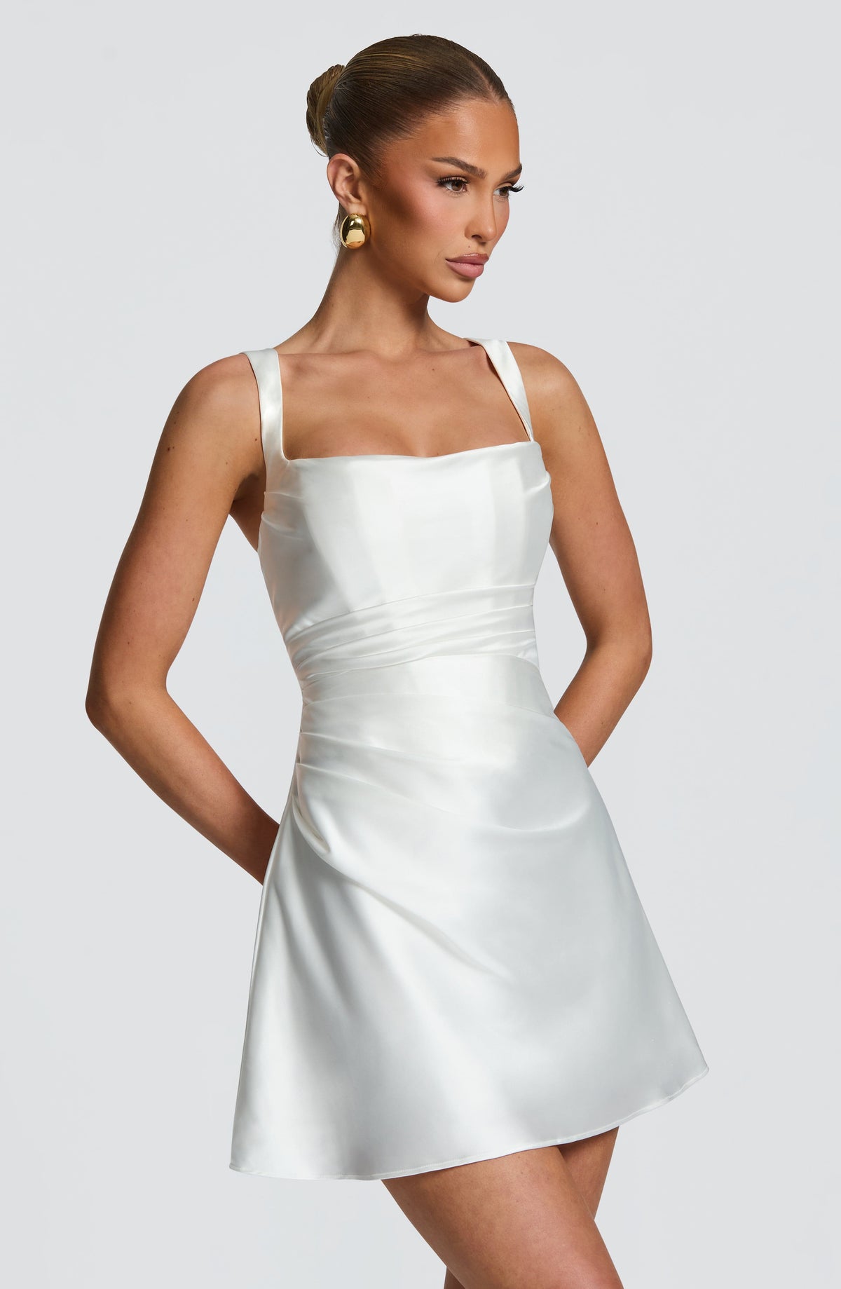 Carlota™ - Vestido Corto de Satén Marfil