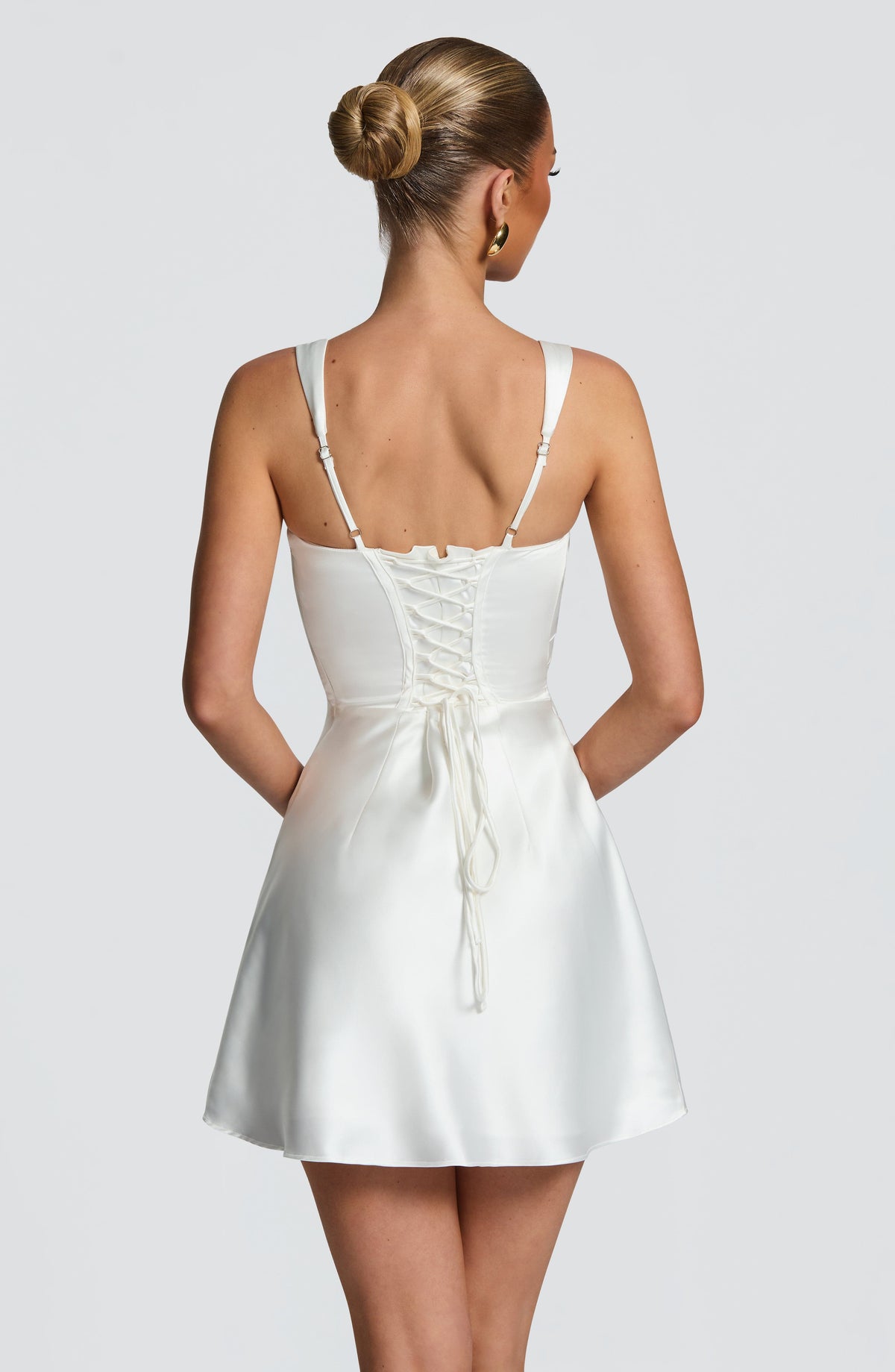 Carlota™ - Vestido Corto de Satén Marfil