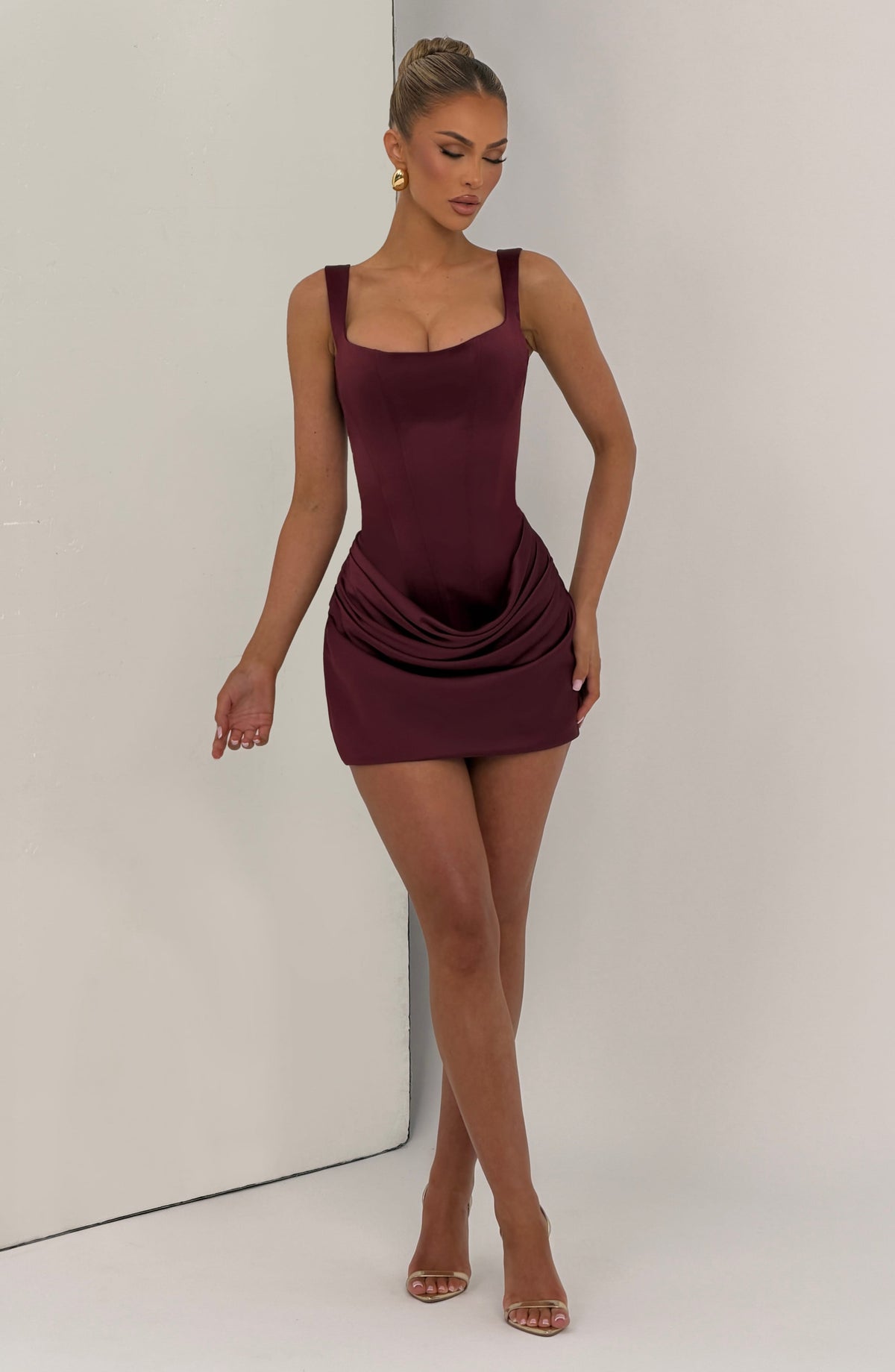 Isabel™ - Vestido Corto de Satén Cereza
