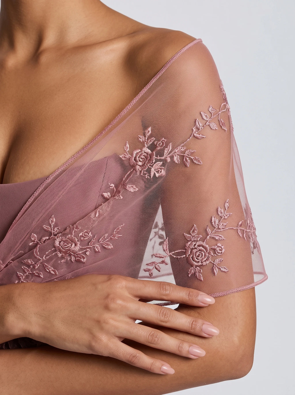 Jana™ - Estola de Tul Bordado rosa, detalle del tejido