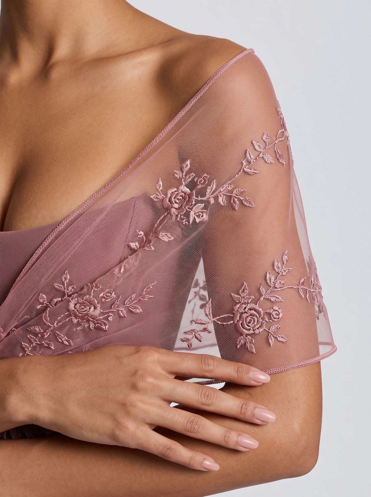 Jana™ - Estola de Tul Bordado rosa, detalle del tejido