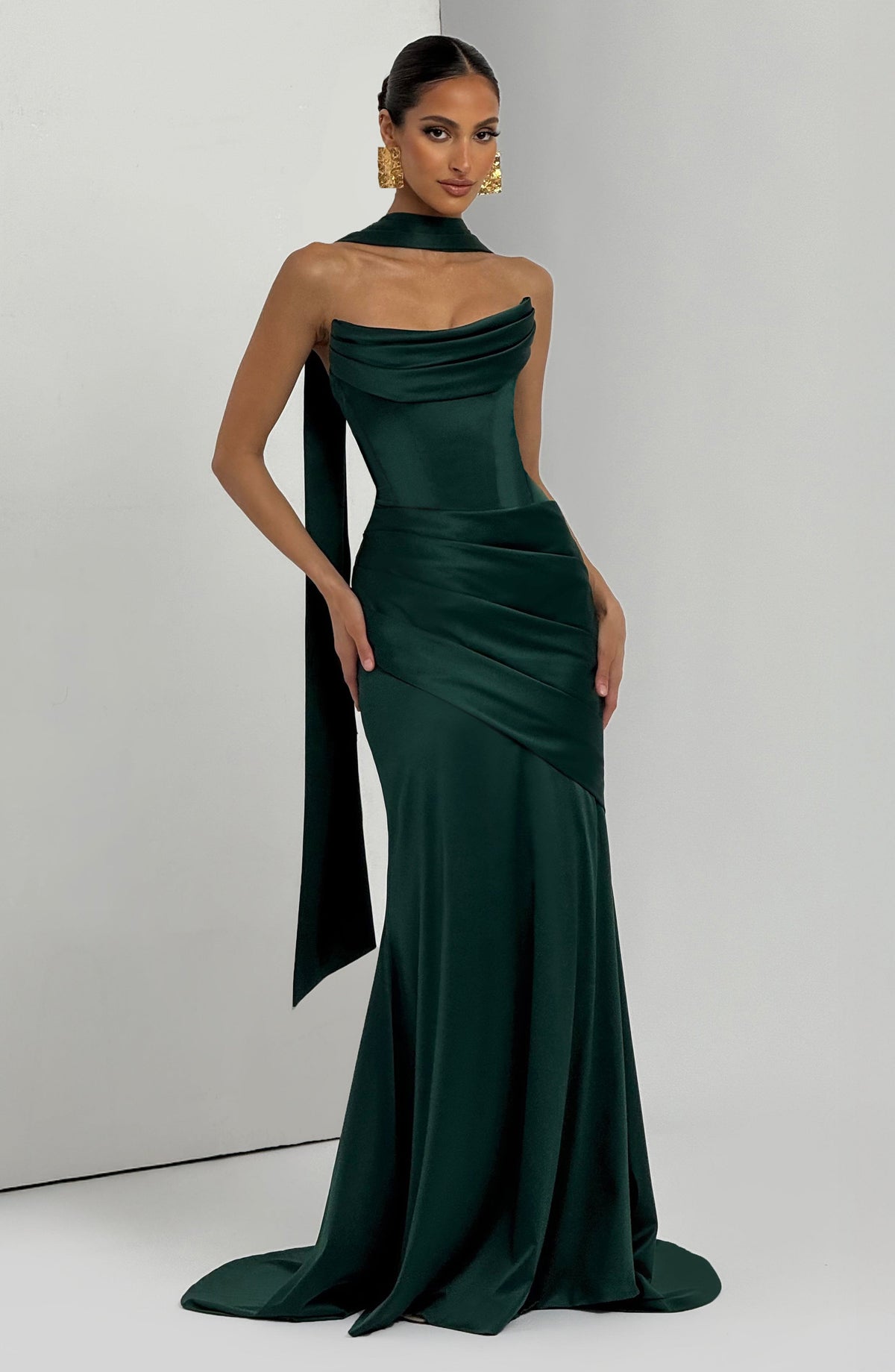 Cristina™ - Vestido Largo con Cola Esmeralda