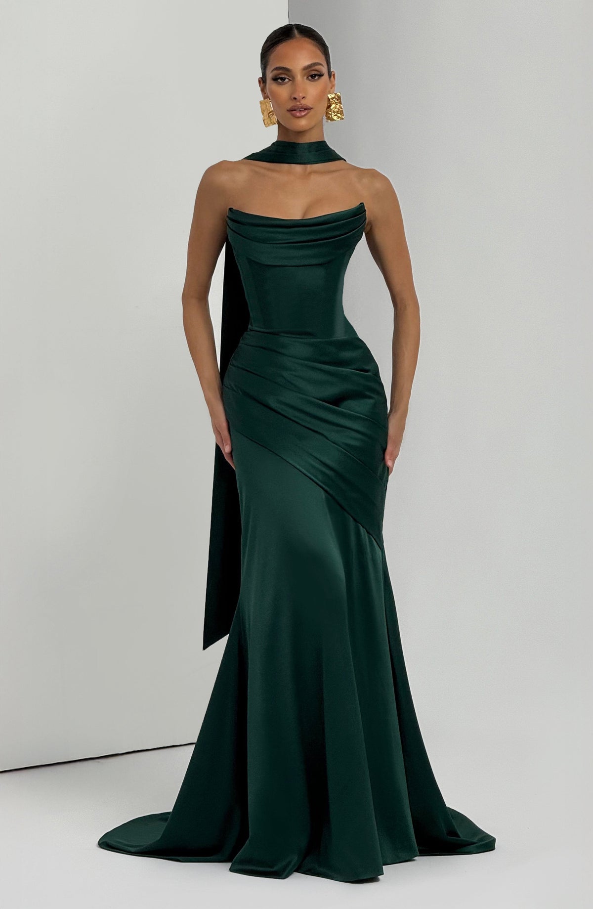 Cristina™ - Vestido Largo con Cola Esmeralda