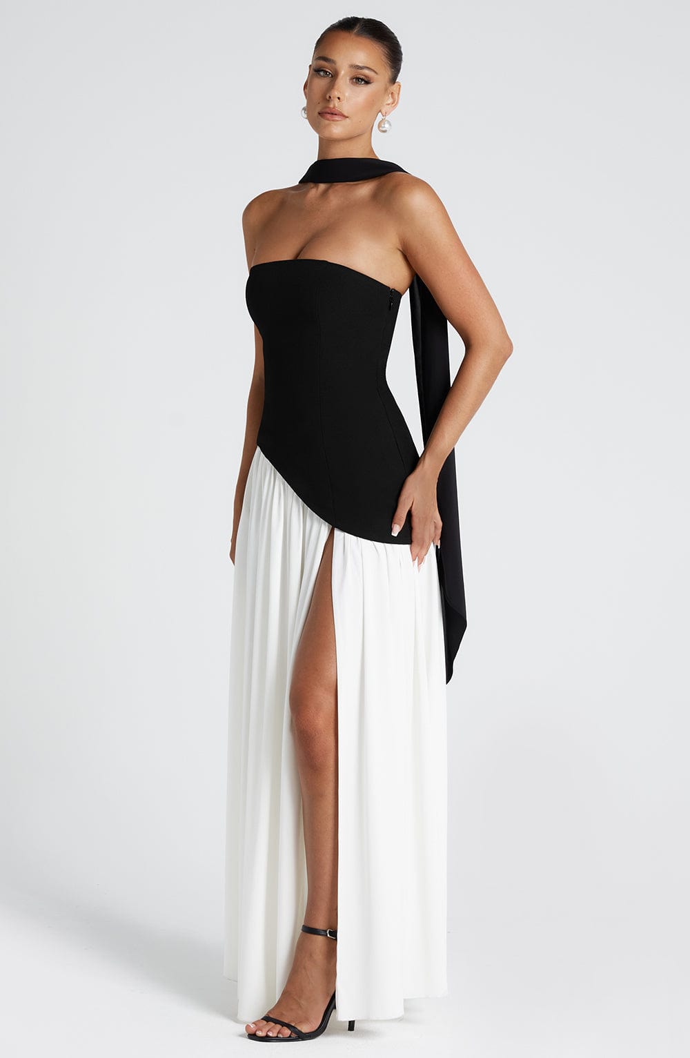 Malena™ - Vestido Largo de Chifón Blanco y Negro