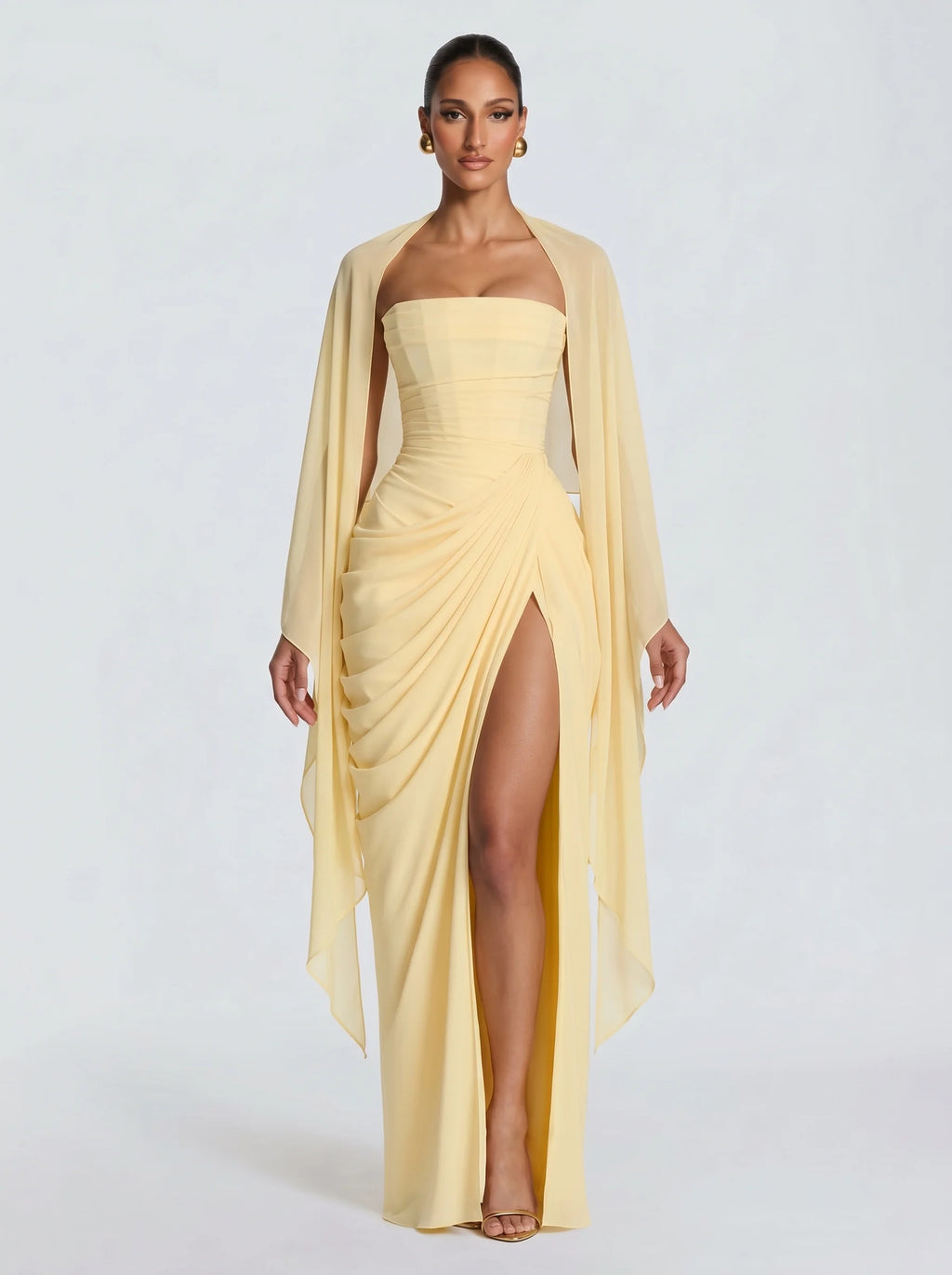 Nora™ - Estola de Chifón amarillo con el vestido Cyra™, cuerpo entero