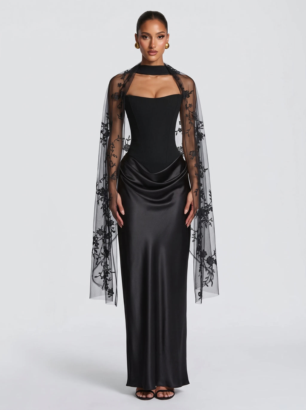 Ona™ - Estola de Tul Bordado negro, cuerpo entero con el vestido a juego