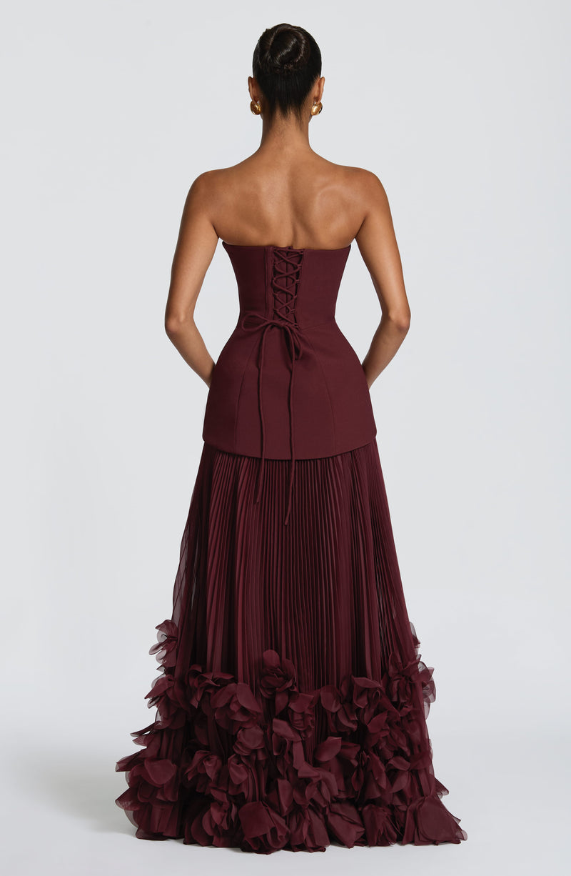 Serafina™ - Vestido Largo con Apliques Cereza