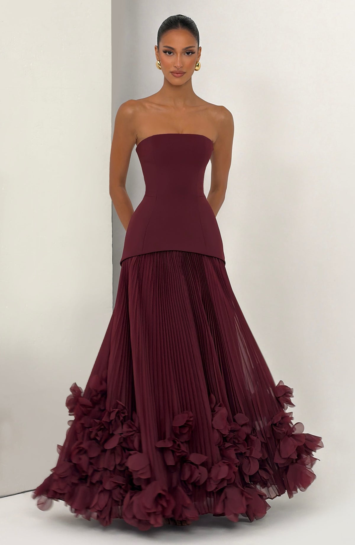 Serafina™ - Vestido Largo con Apliques Cereza