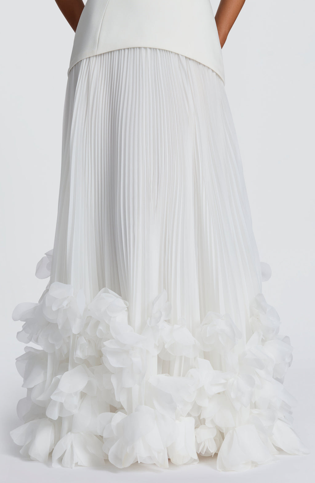 Serafina™ - Vestido Largo con Apliques Marfil