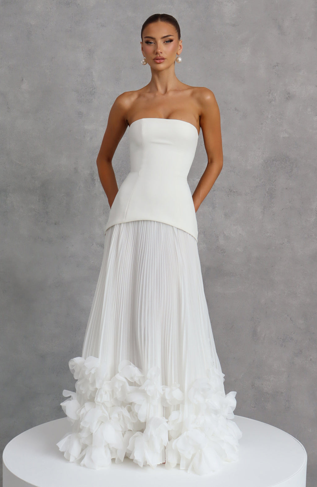 Serafina™ - Vestido Largo con Apliques Marfil