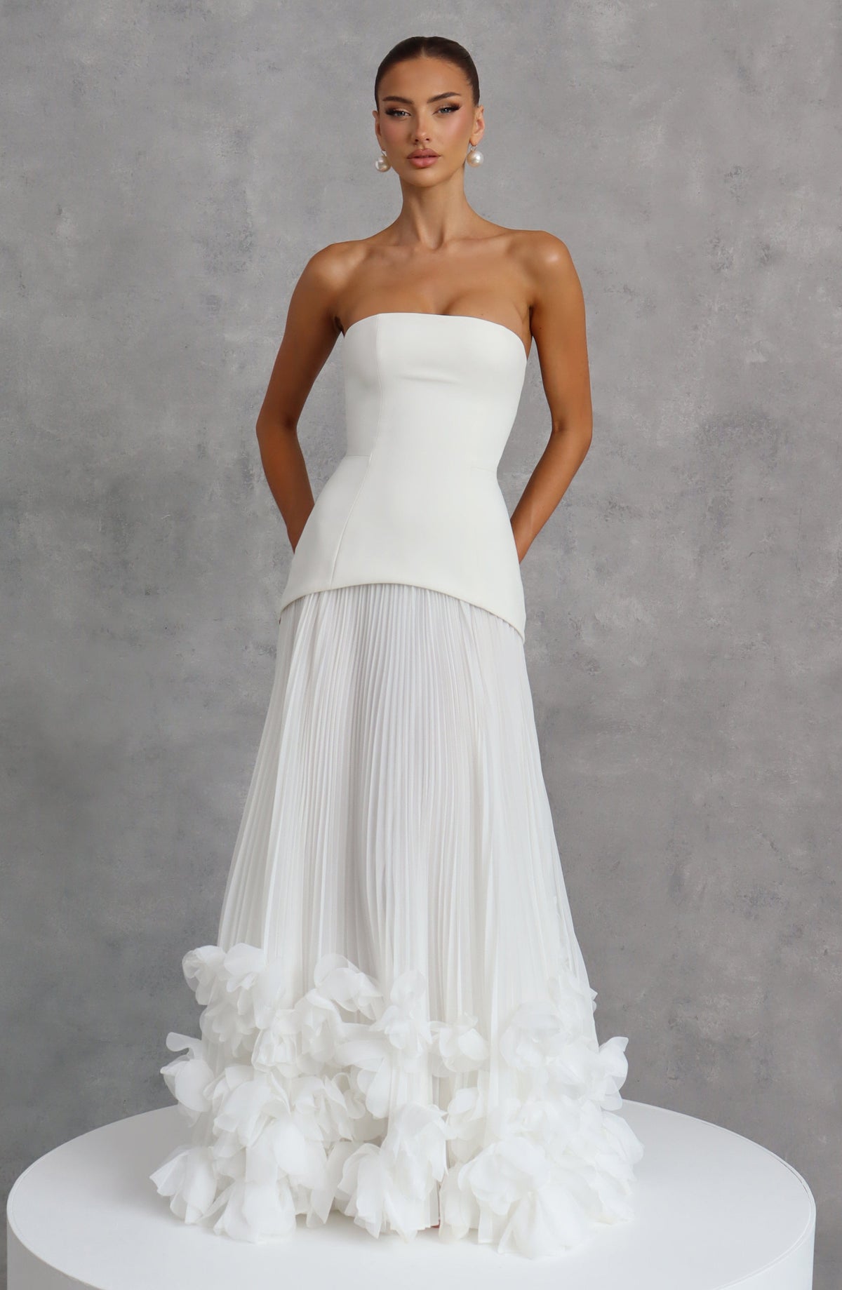 Serafina™ - Vestido Largo con Apliques Marfil