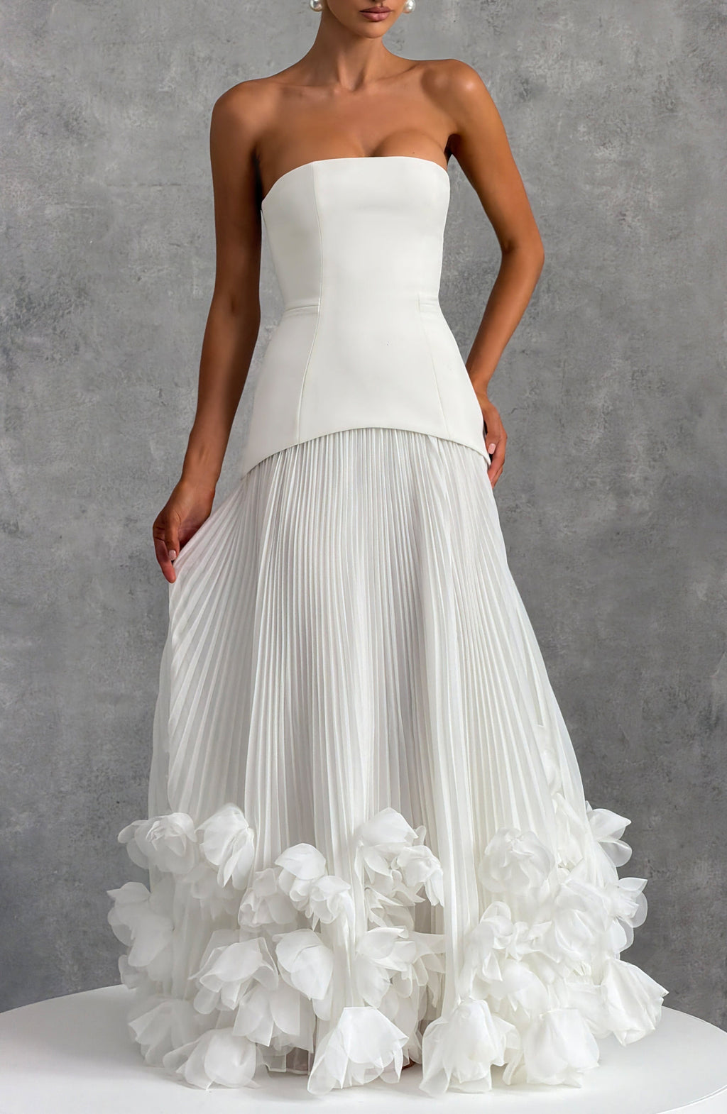 Serafina™ - Vestido Largo con Apliques Marfil
