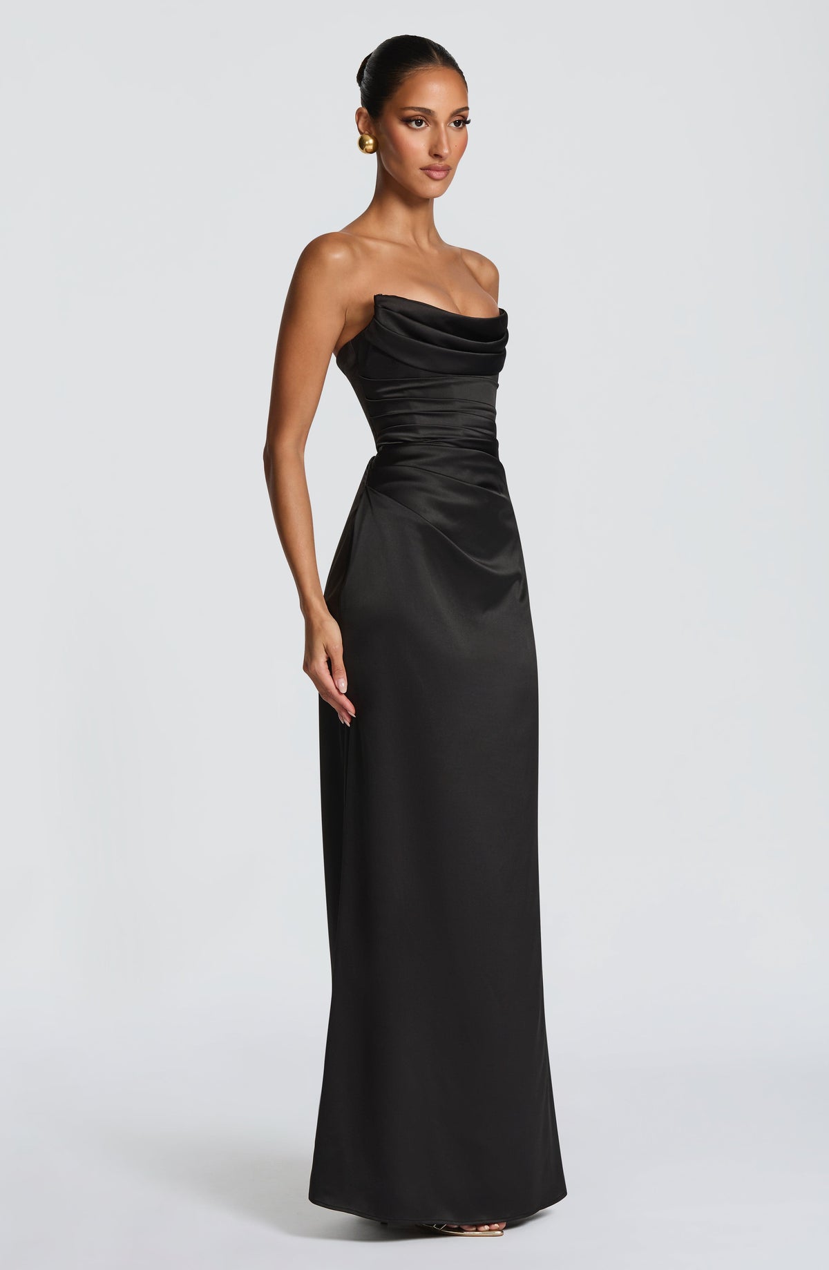 Vega™ - Vestido Largo de Satén Negro
