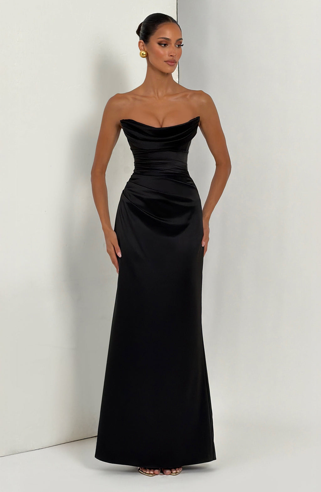 Vega™ - Vestido Largo de Satén Negro