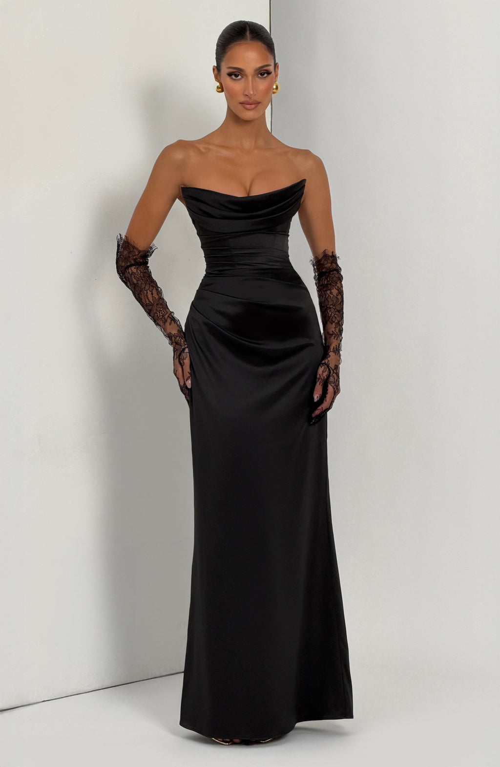 Vega™ - Vestido Largo de Satén Negro